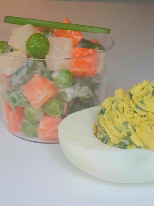 verrine salade macédoine de légumes, oeuf mimosa